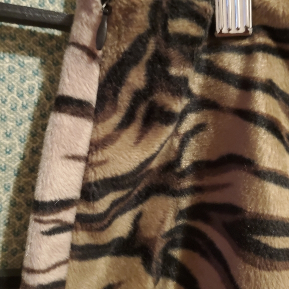 Valerie Stevens Tiger Print Skirt Size 14 Feels like Velour Velvet very Soft - Picture 5 of 9